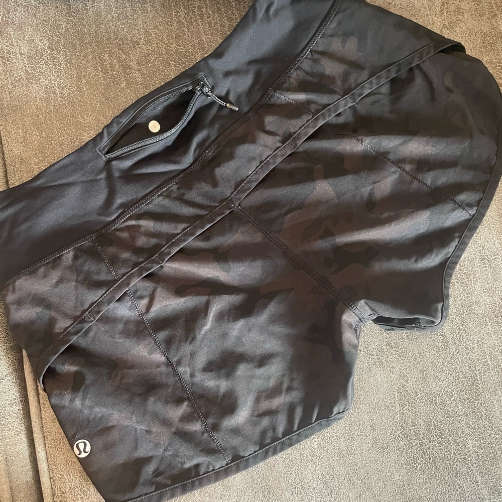 Lululemon Size 6 Camo Speed Up Shorts